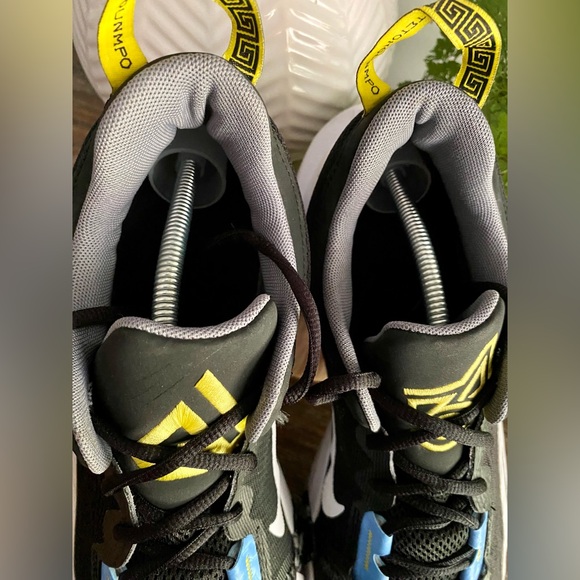 Men’s 12 Nike Giannis Immortality Basketball Shoes Black White Blue Yellow - Picture 6 of 8